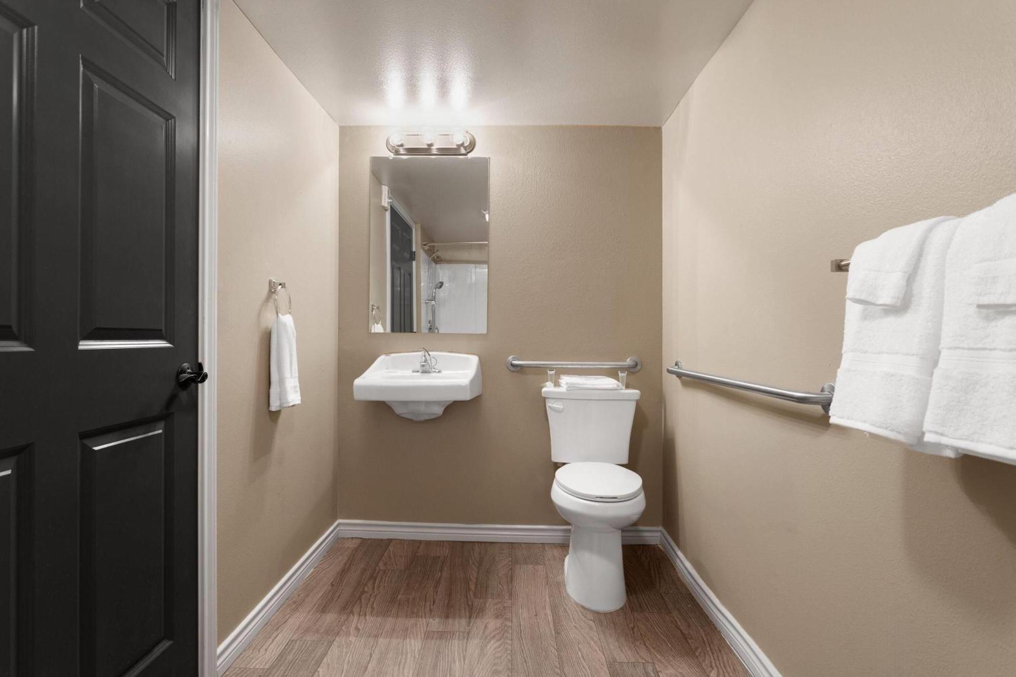 Eagle's Den A Travelodge By Wyndham 2*