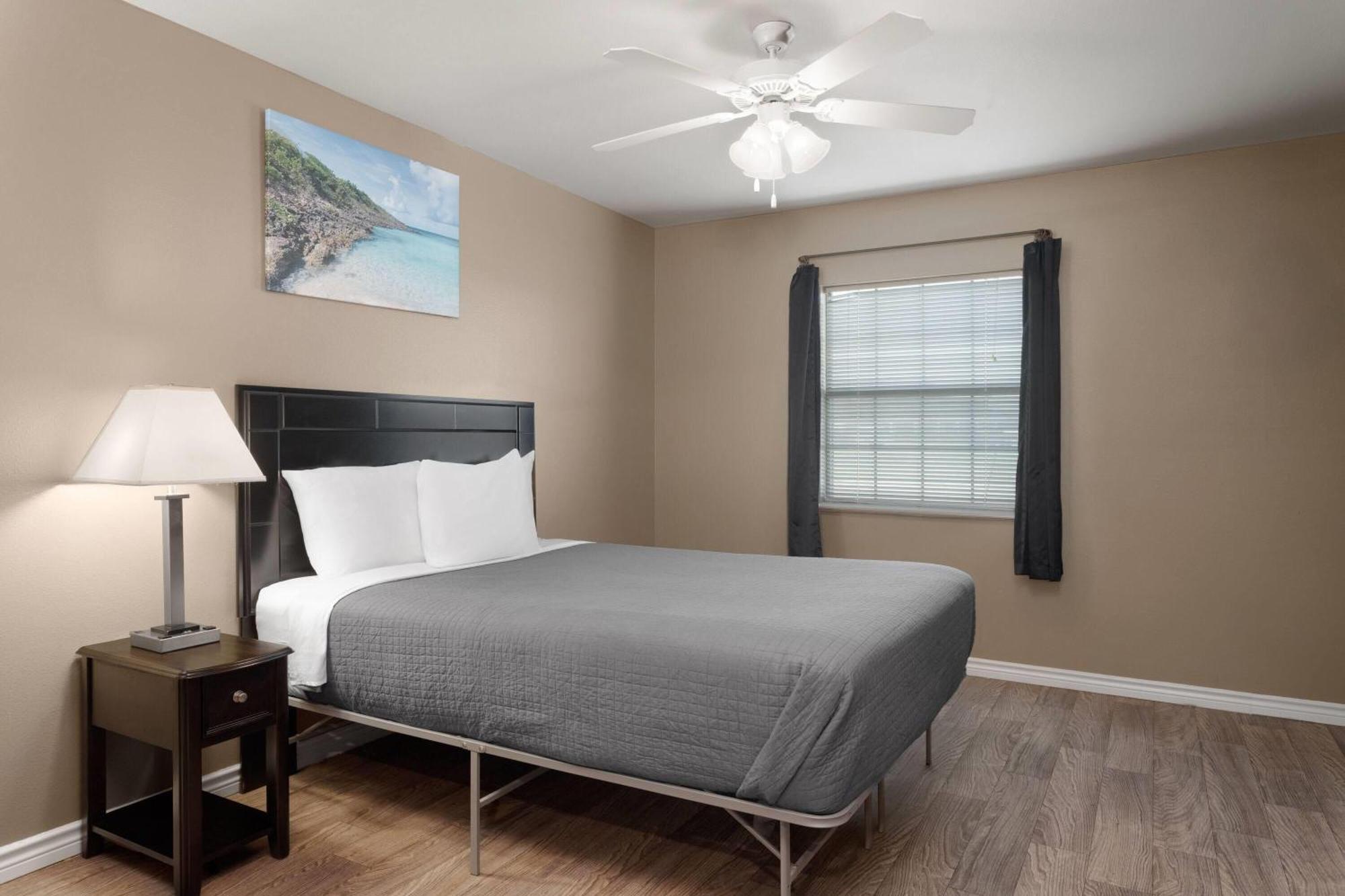 Hotel Eagle's Den A Travelodge By Wyndham 2*