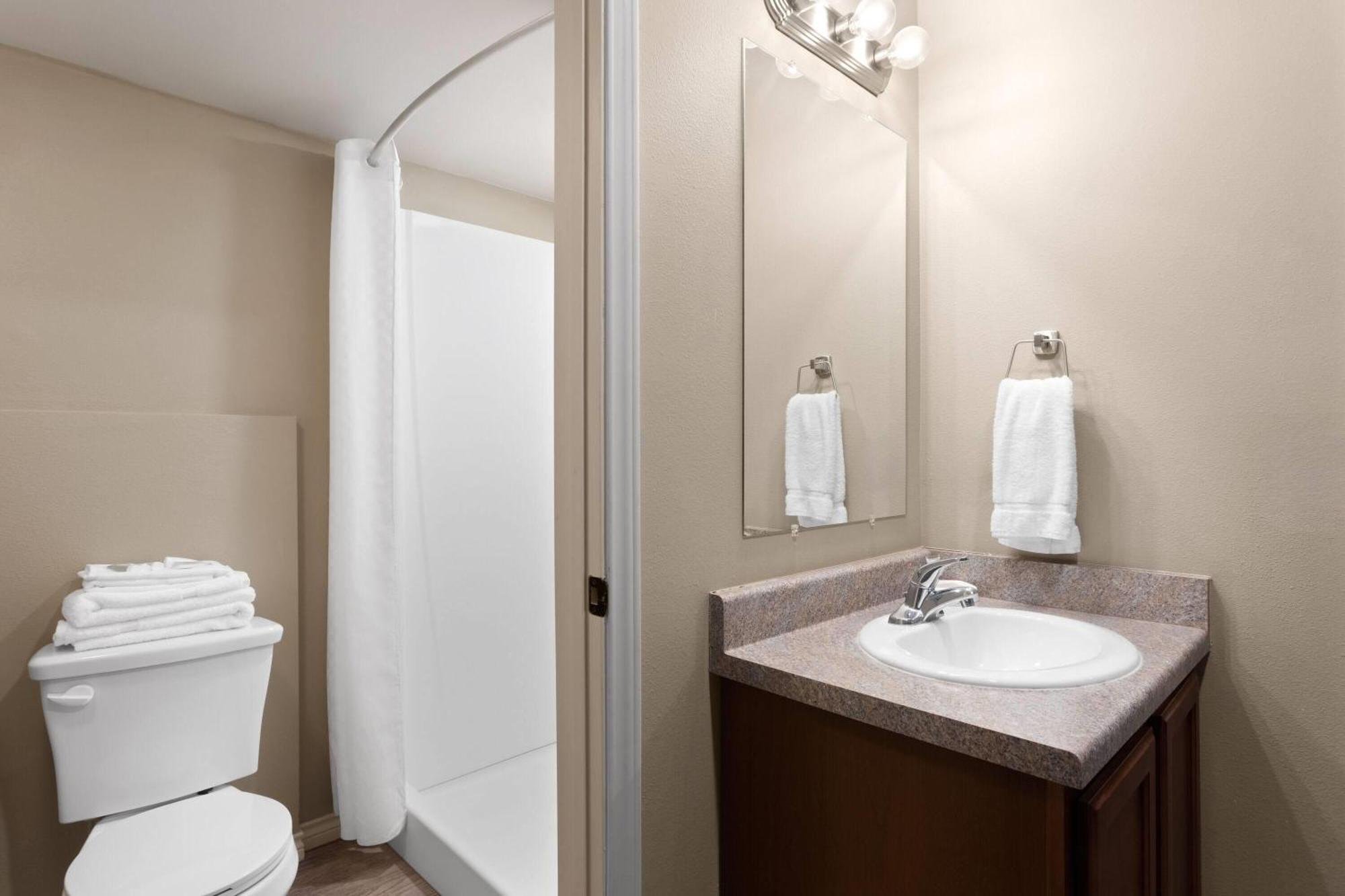 Eagle's Den A Travelodge By Wyndham Hotel